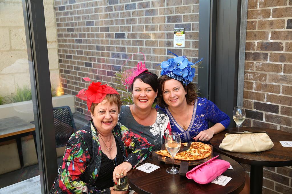 The Cally Hotel Warrnambool Bagian luar foto
