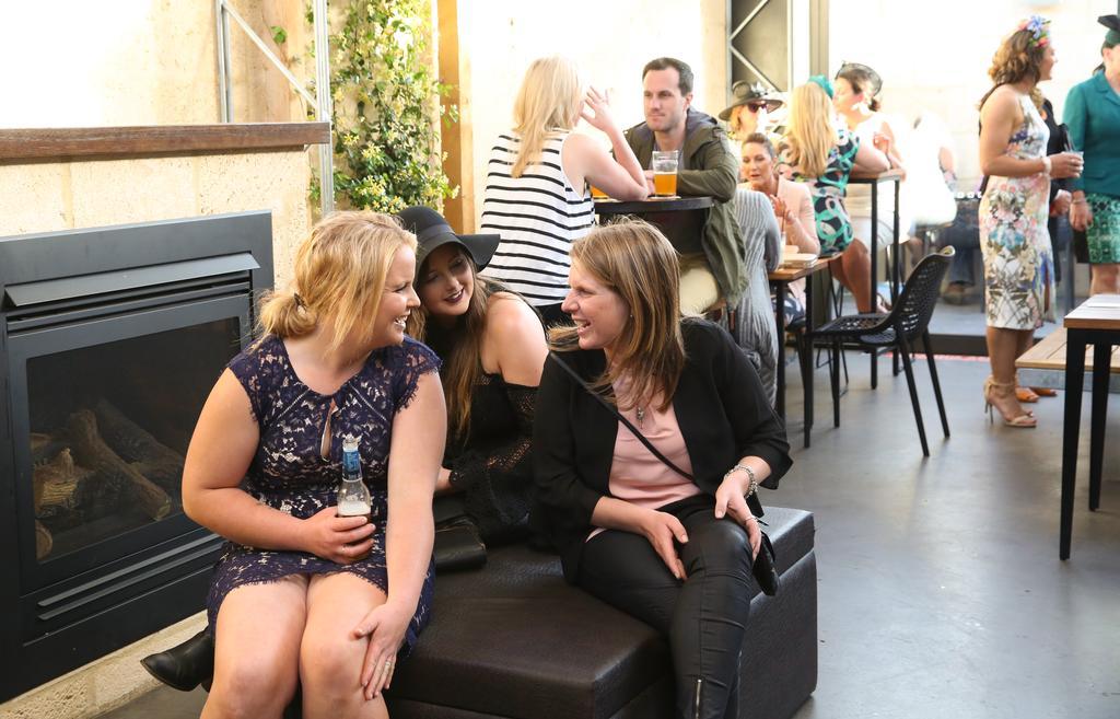 The Cally Hotel Warrnambool Bagian luar foto