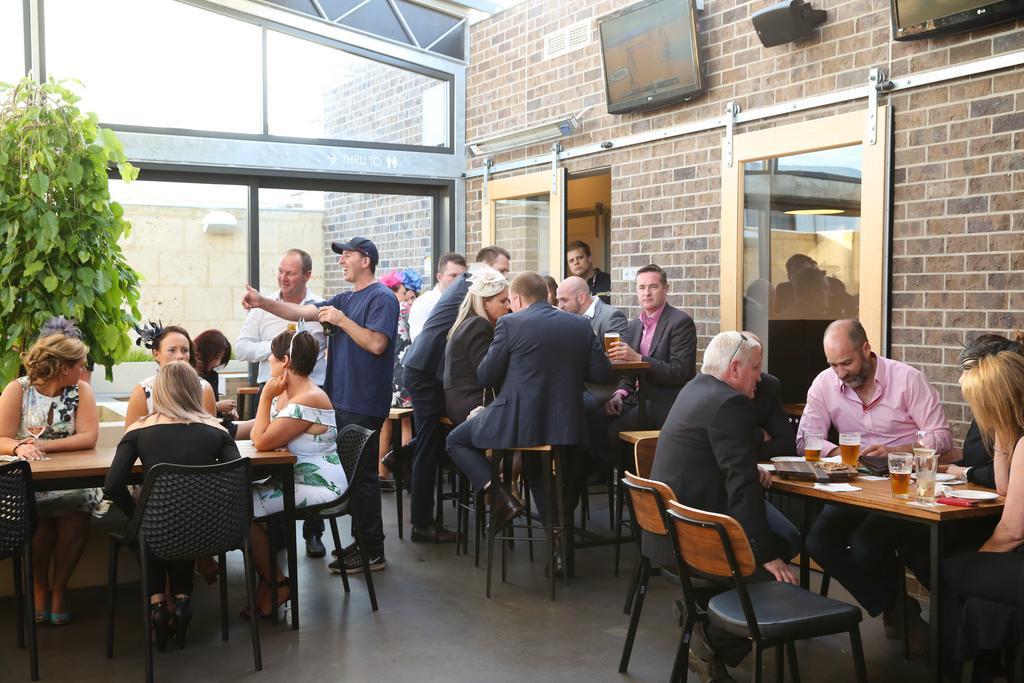 The Cally Hotel Warrnambool Bagian luar foto