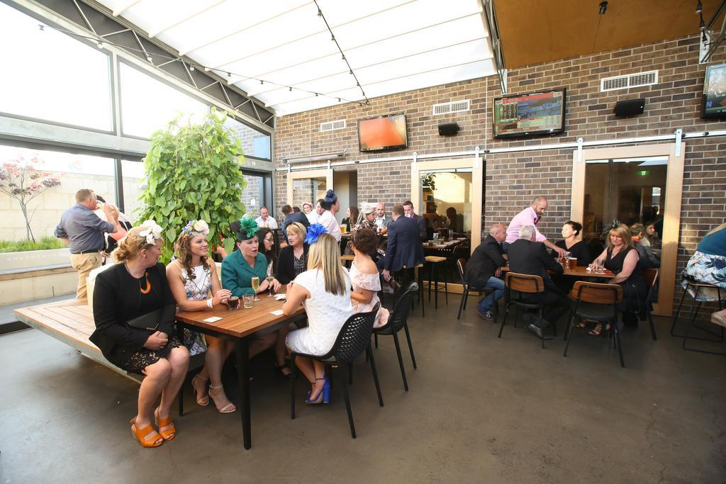 The Cally Hotel Warrnambool Bagian luar foto